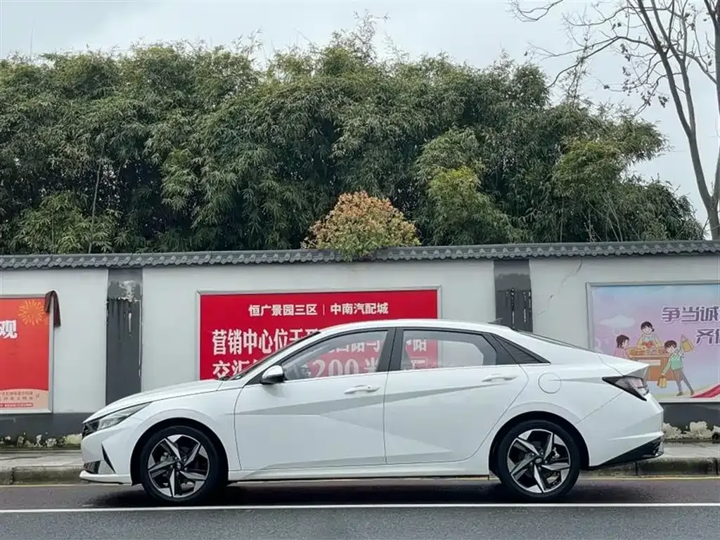 Hyundai Elantra — фото 5