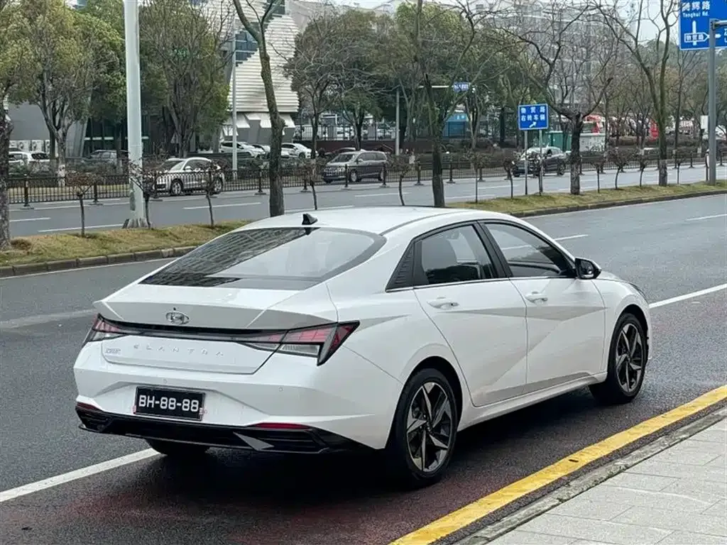 Hyundai Elantra — фото 8