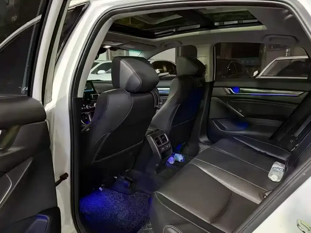 Honda Accord — фото 10