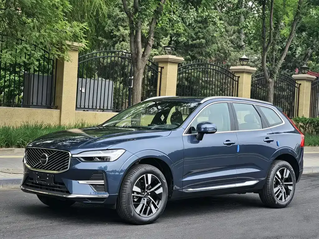 Volvo XC60 — фото 1