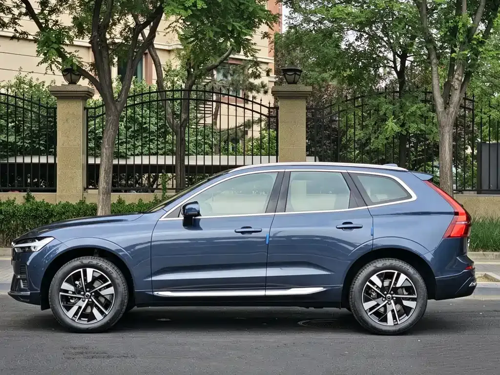 Volvo XC60 — фото 9