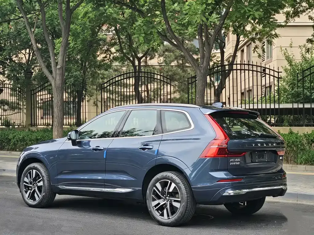 Volvo XC60 — фото 7
