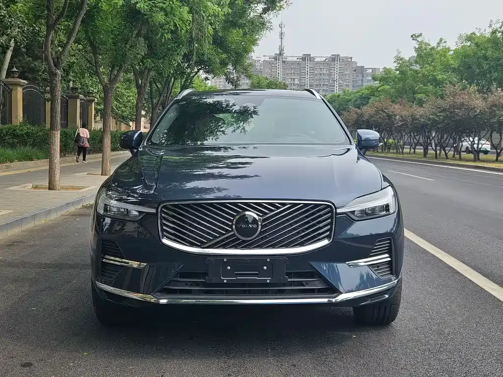 Volvo XC60 — фото 10