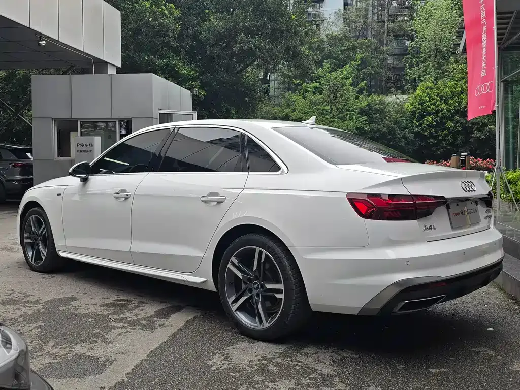 Audi A4L — фото 5