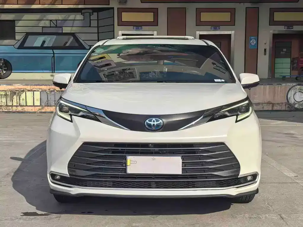 Toyota Sienna — фото 2