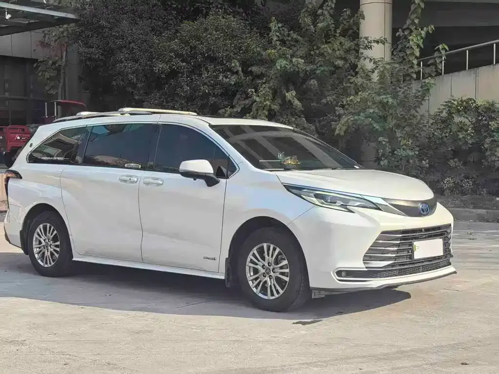 Toyota Sienna — фото 9
