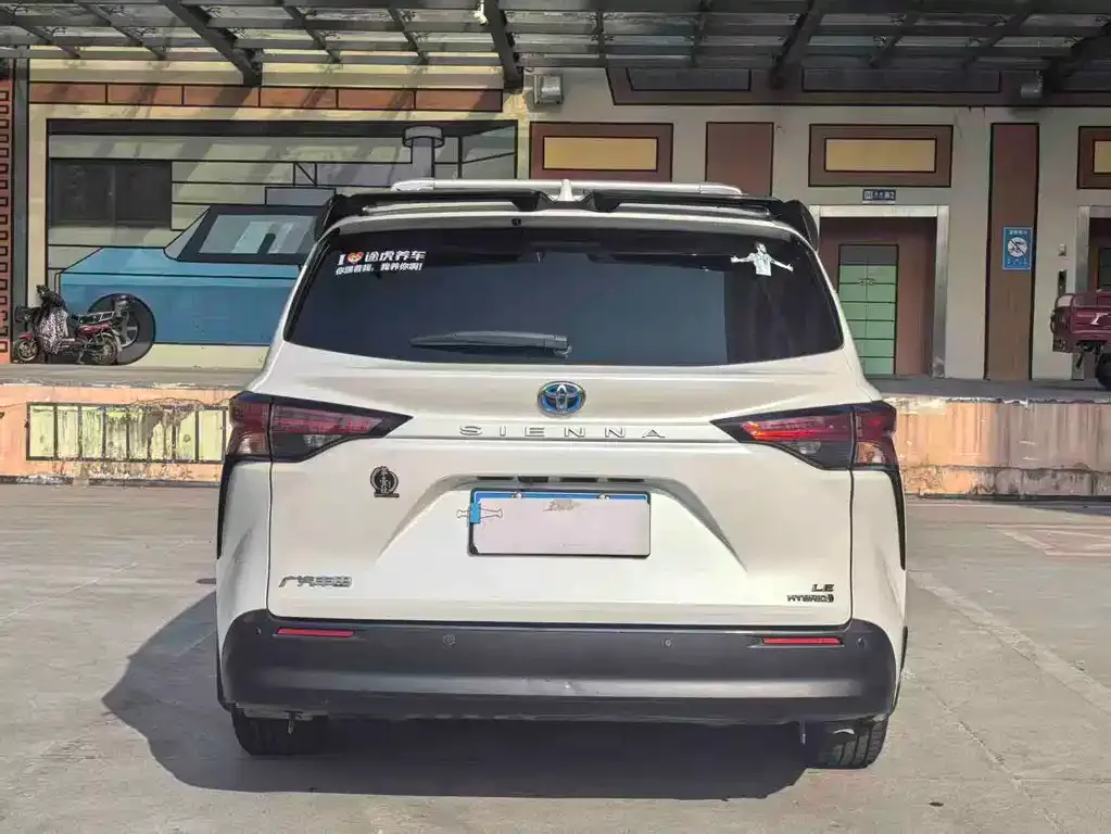 Toyota Sienna — фото 3