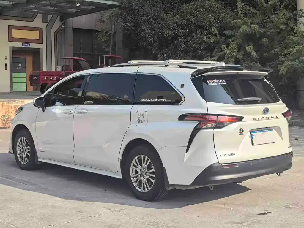 Toyota Sienna — фото 6