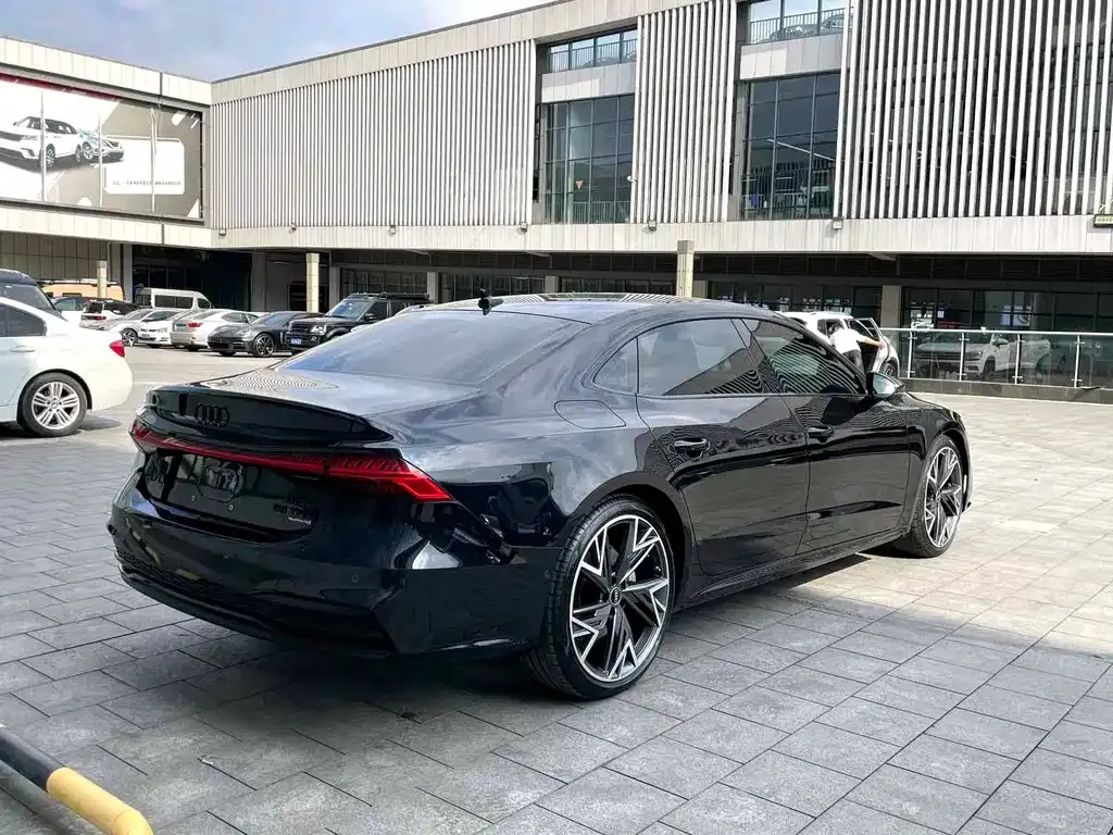 Audi A7L — фото 6