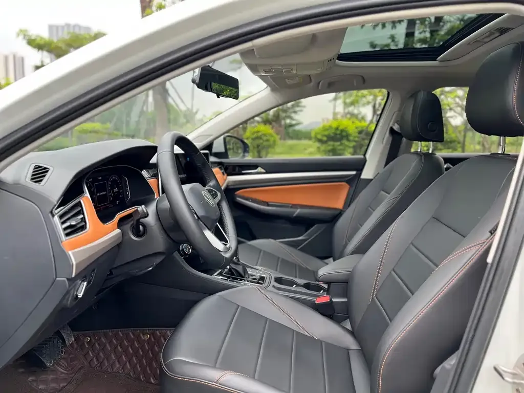 Volkswagen Bora 2023 из CN, фото 2