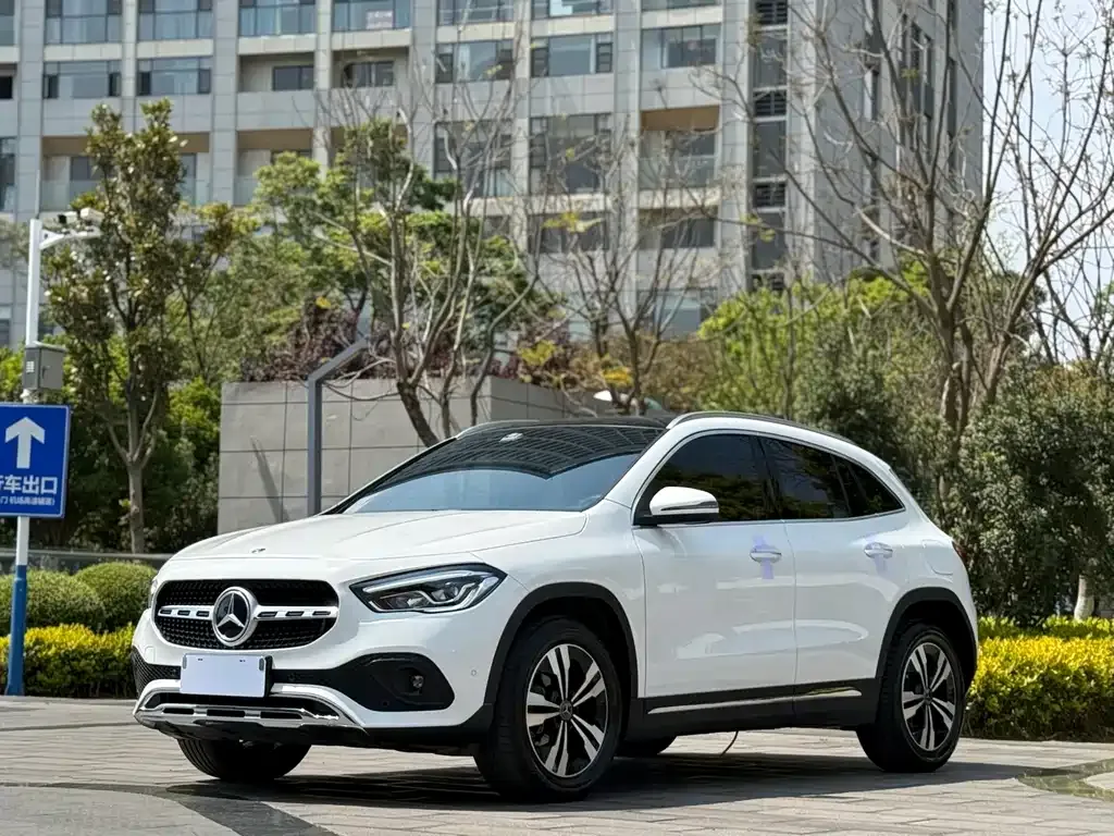 Mercedes-Benz GLA — фото 1