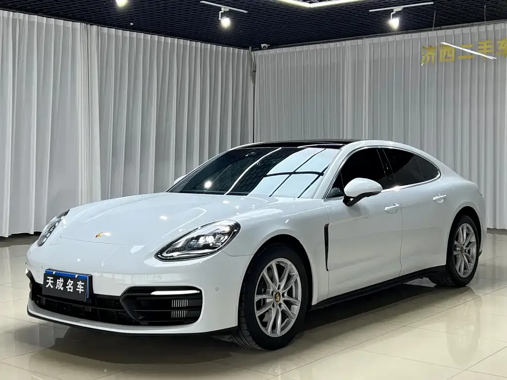 Porsche Panamera — фото 1