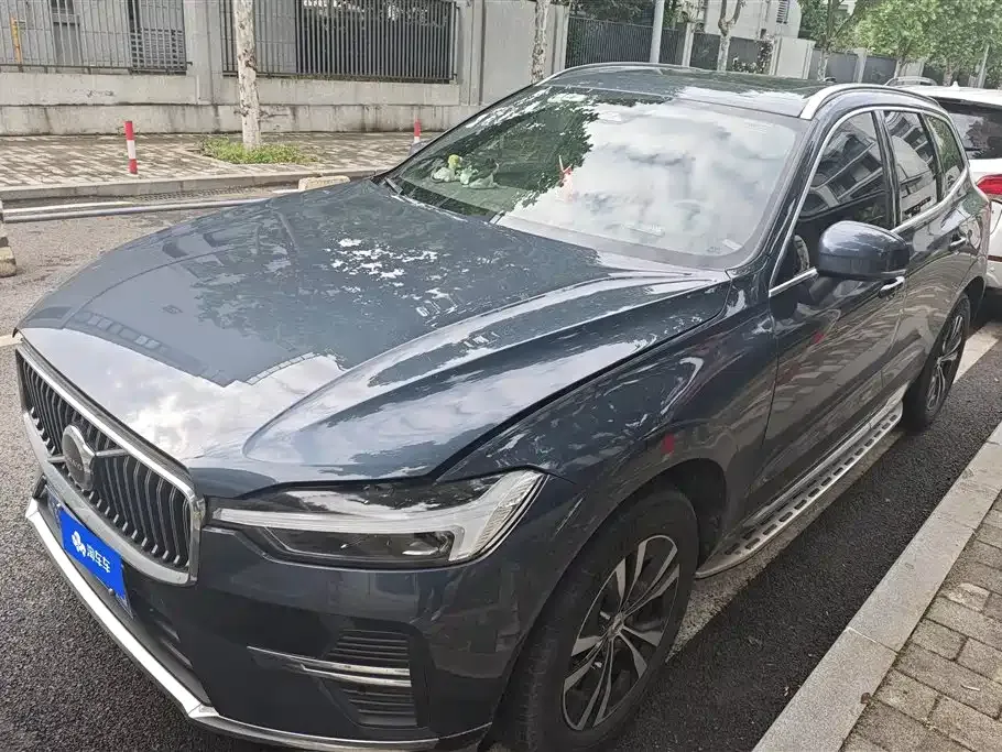 Volvo XC60 — фото 1