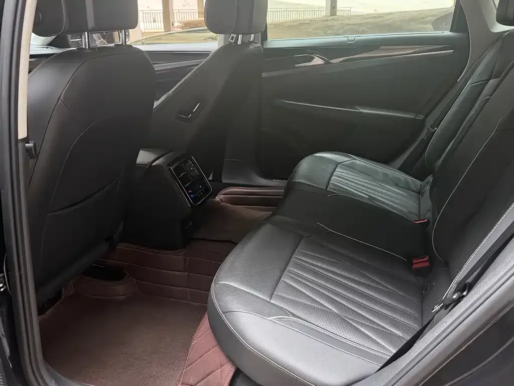 Volkswagen Passat — фото 9