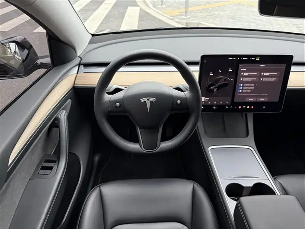 Tesla Model Y — фото 5