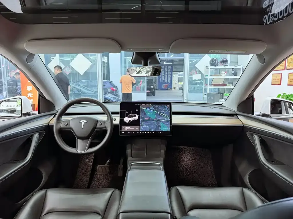 Tesla Model Y — фото 6