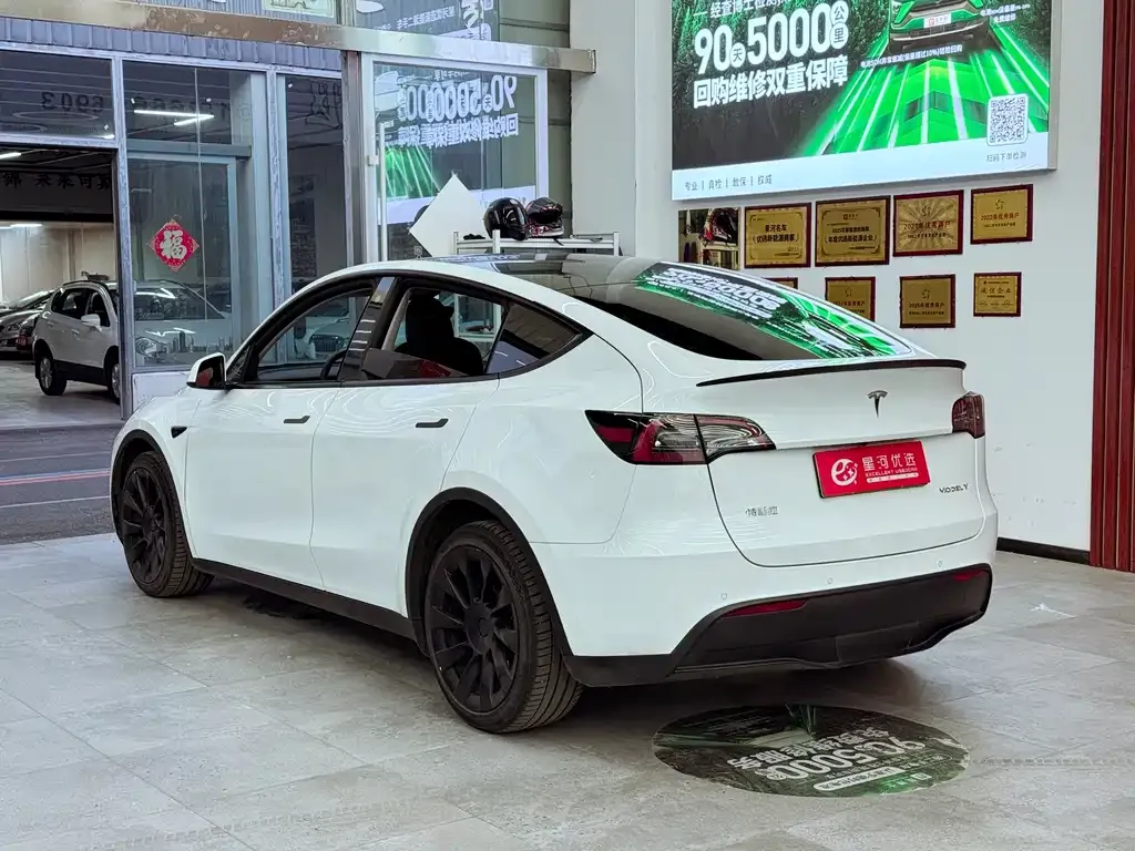 Tesla Model Y — фото 4