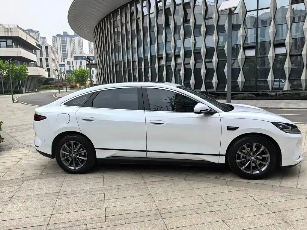 BYD Qin L — фото 7