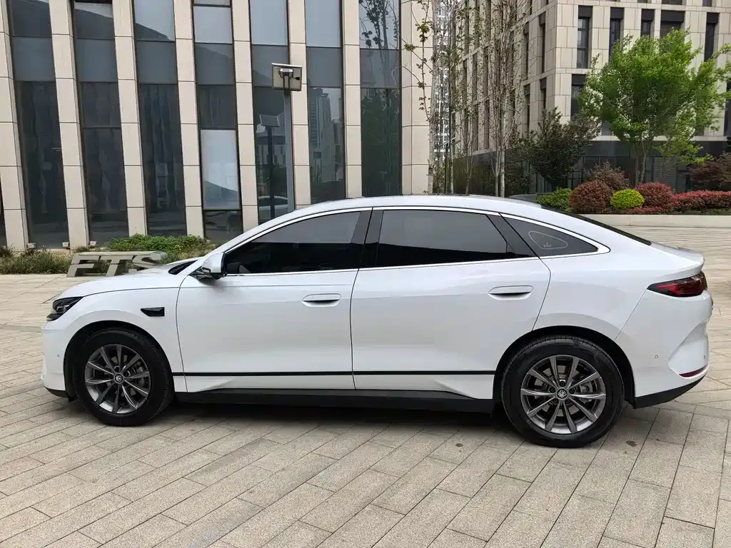 BYD Qin L — фото 9