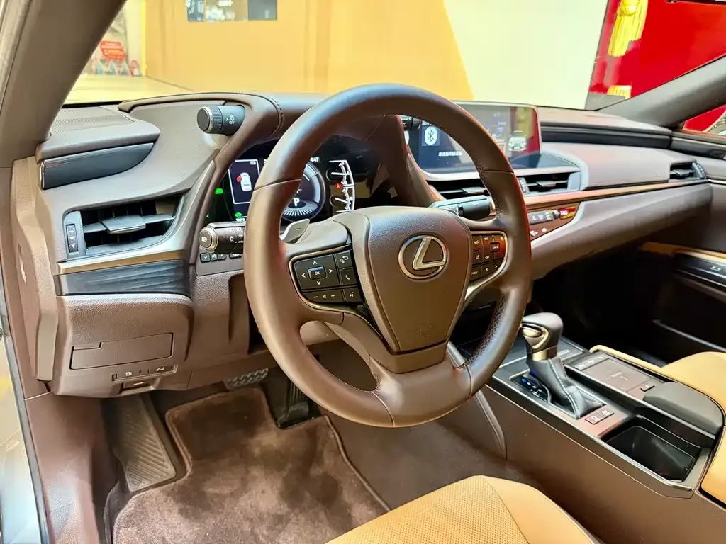 Lexus ES — фото 9