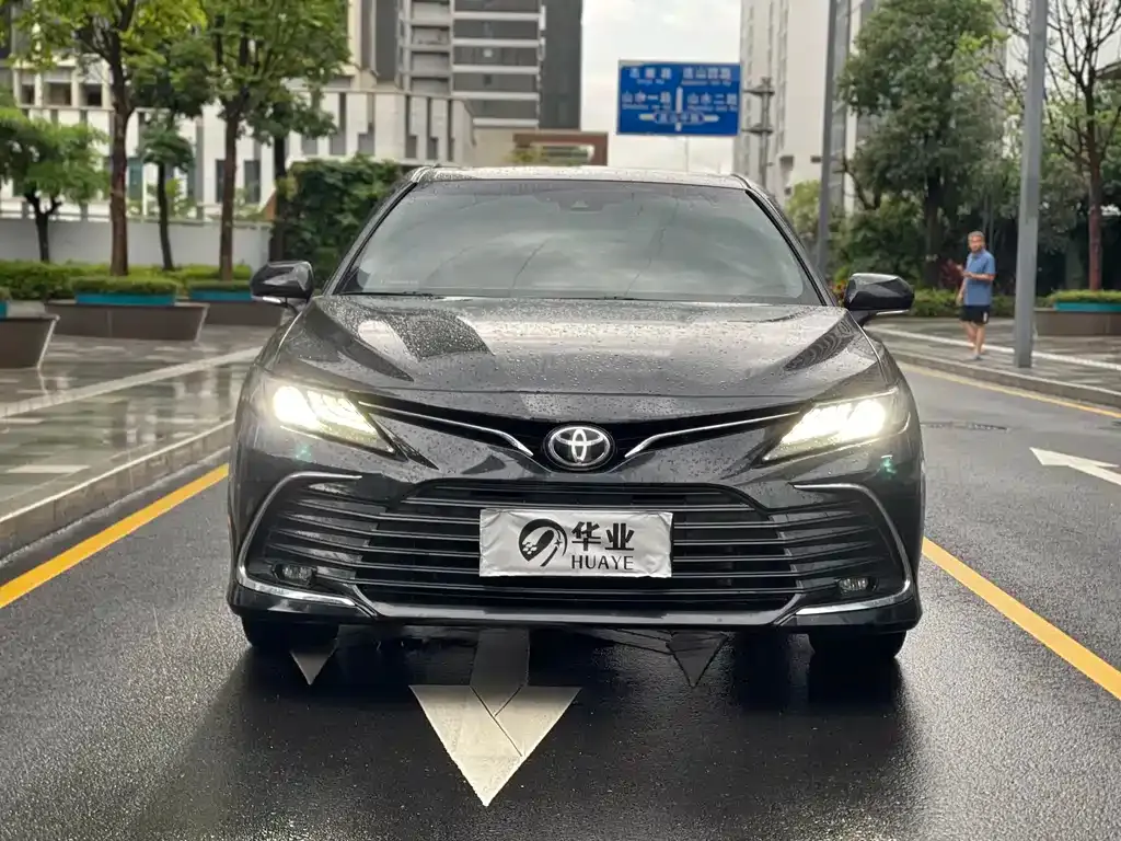 Toyota Camry — фото 7