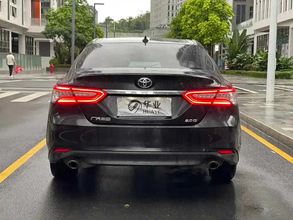 Toyota Camry — фото 5