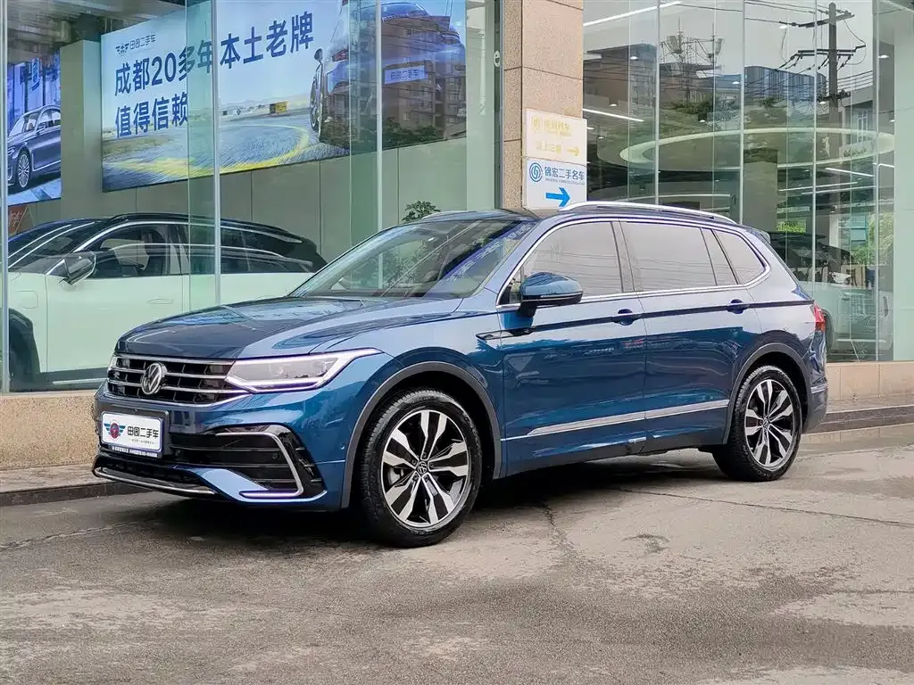Volkswagen Tiguan L — фото 1