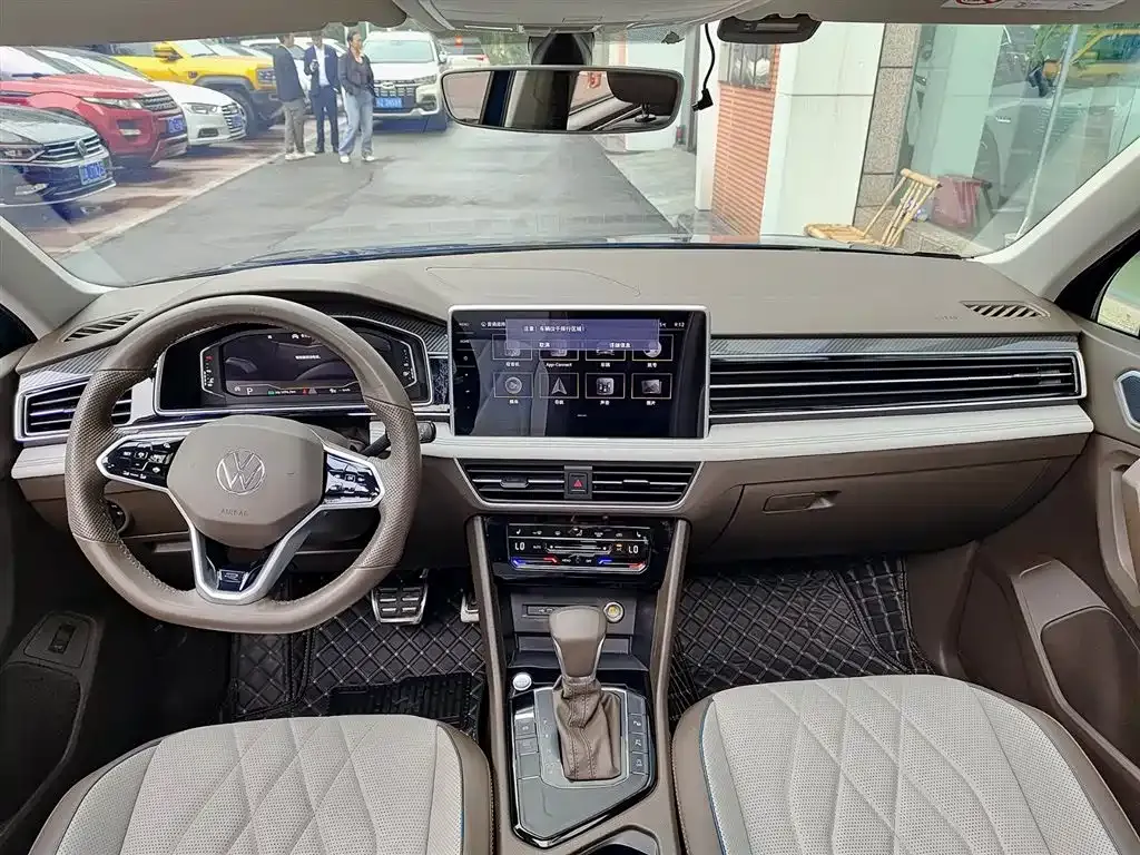 Volkswagen Tiguan L — фото 9