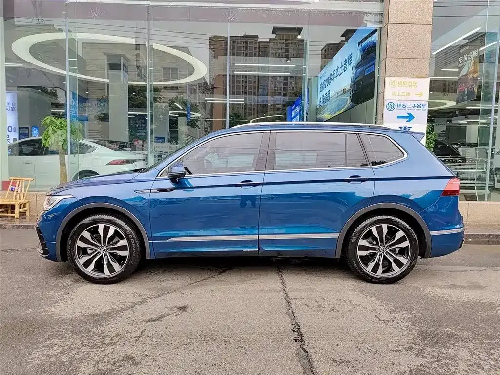 Volkswagen Tiguan L — фото 10