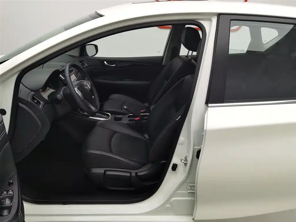 Nissan Tiida 2024 из CN, фото 2