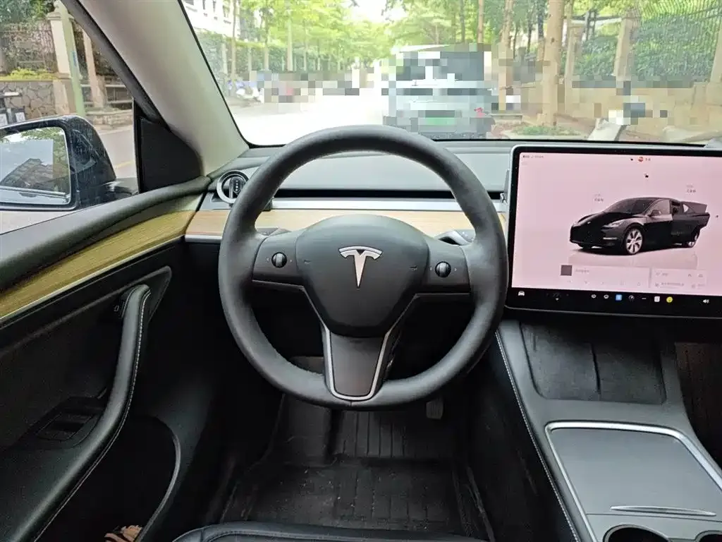Tesla Model Y — фото 10