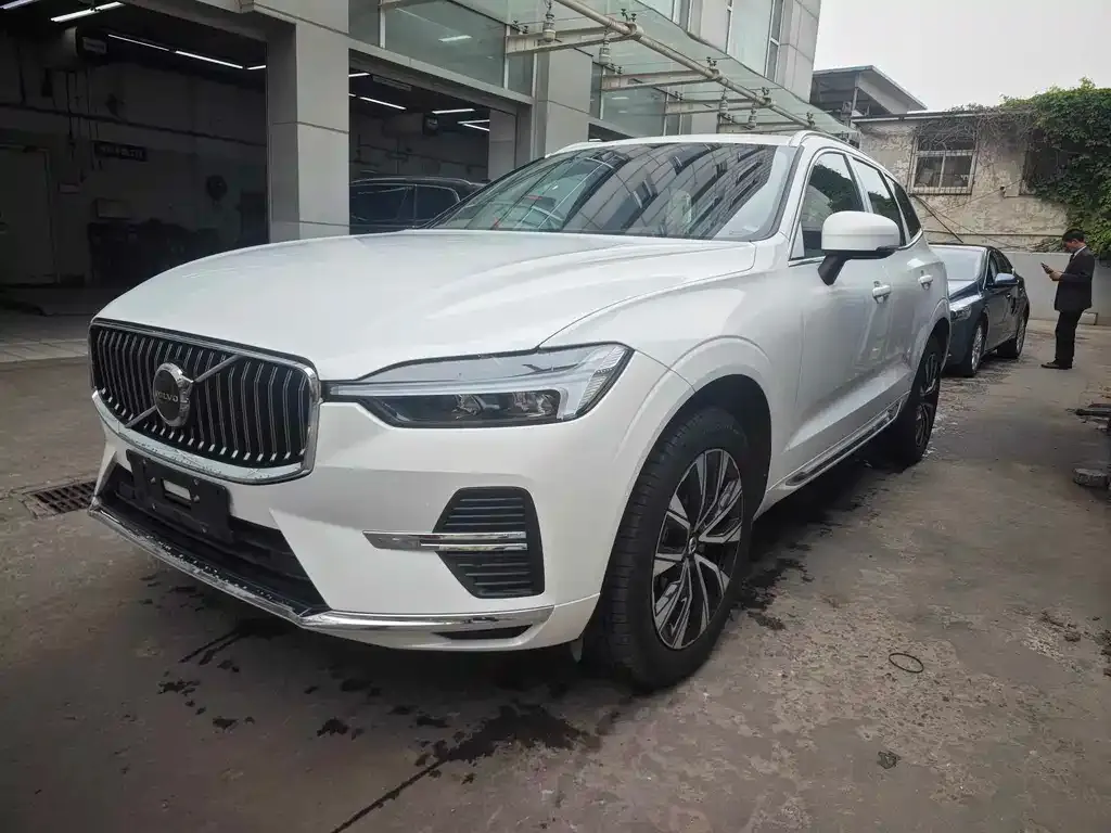 Volvo XC60 — фото 1