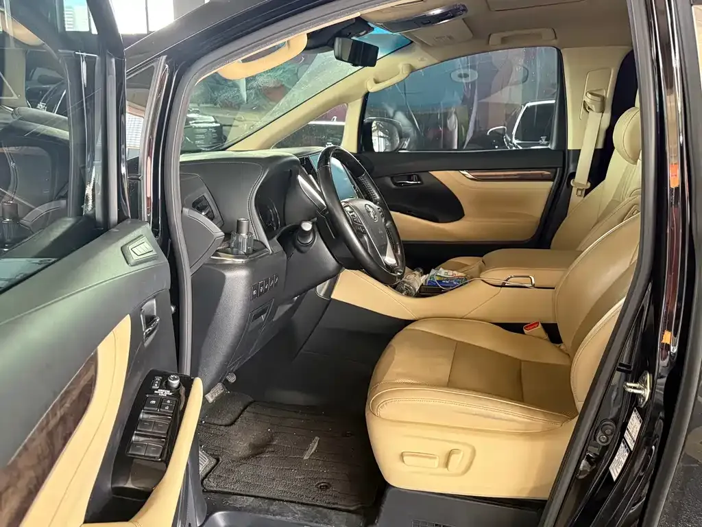 Toyota Vellfire — фото 4