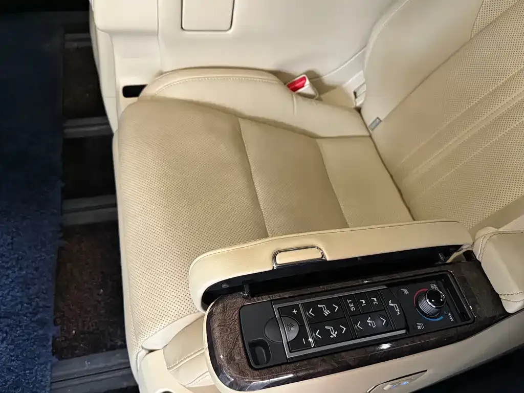 Toyota Vellfire — фото 2