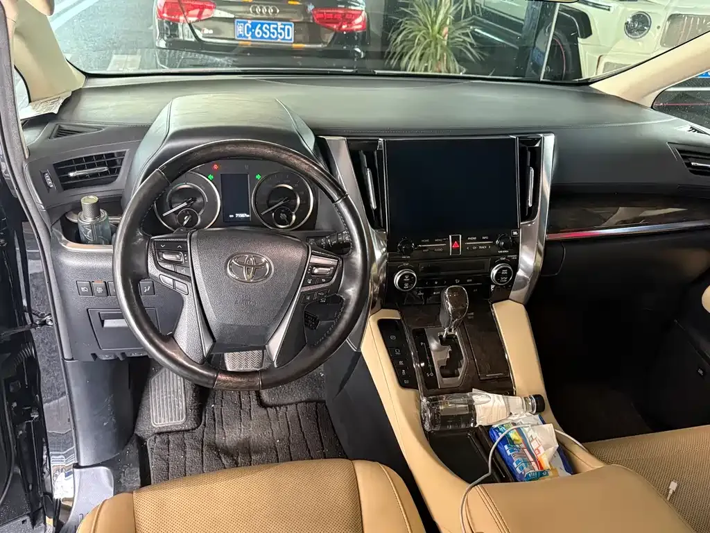 Toyota Vellfire — фото 7