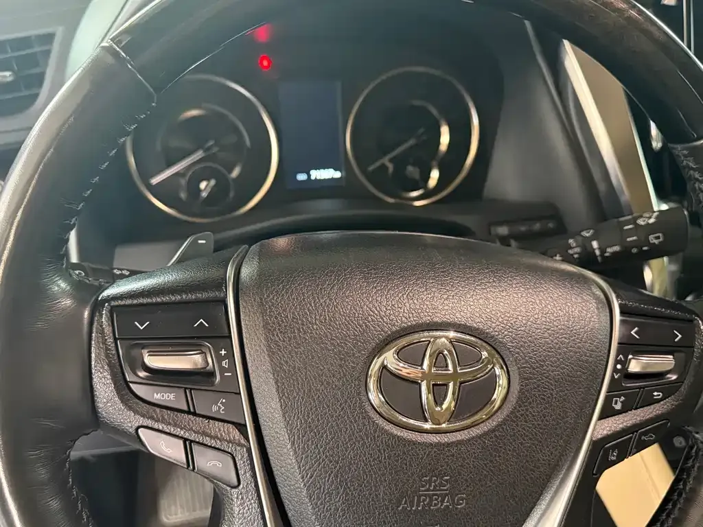 Toyota Vellfire — фото 8