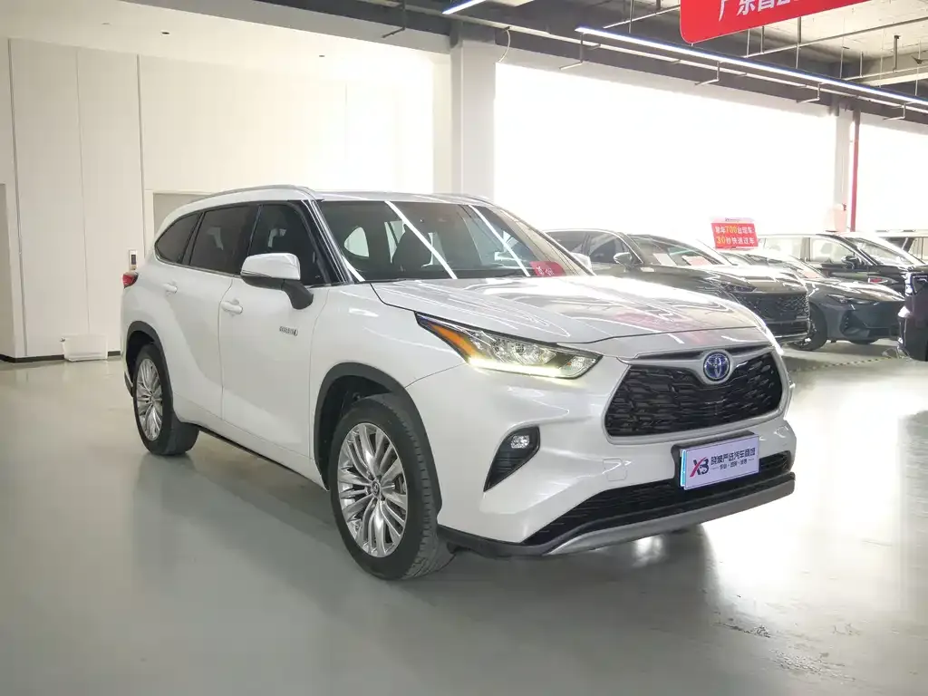 Toyota Highlander — фото 10