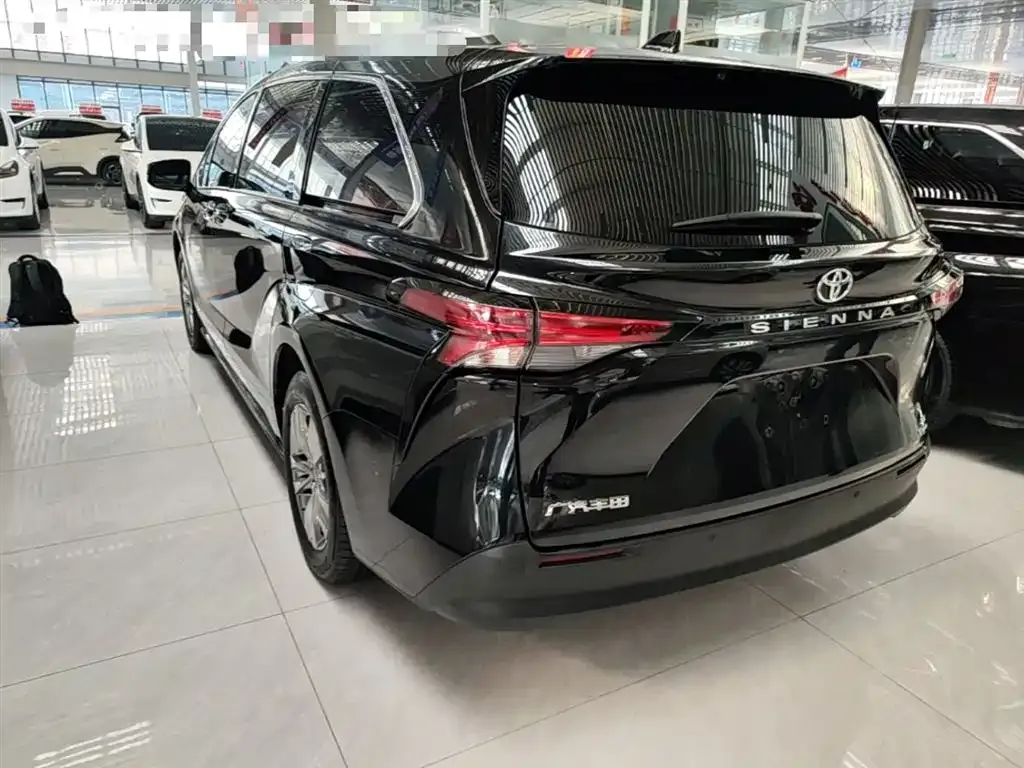Toyota Sienna — фото 2