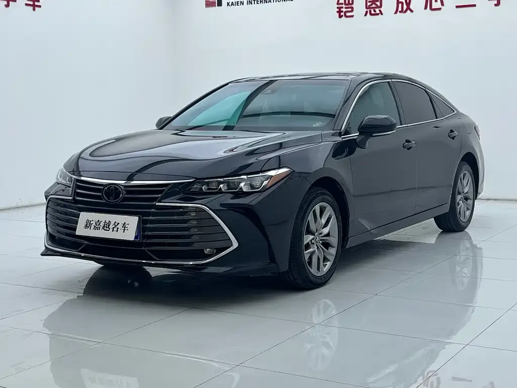 Toyota Avalon — фото 1