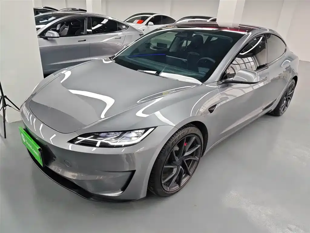 Tesla Model 3 — фото 10