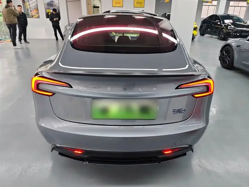 Tesla Model 3 — фото 7