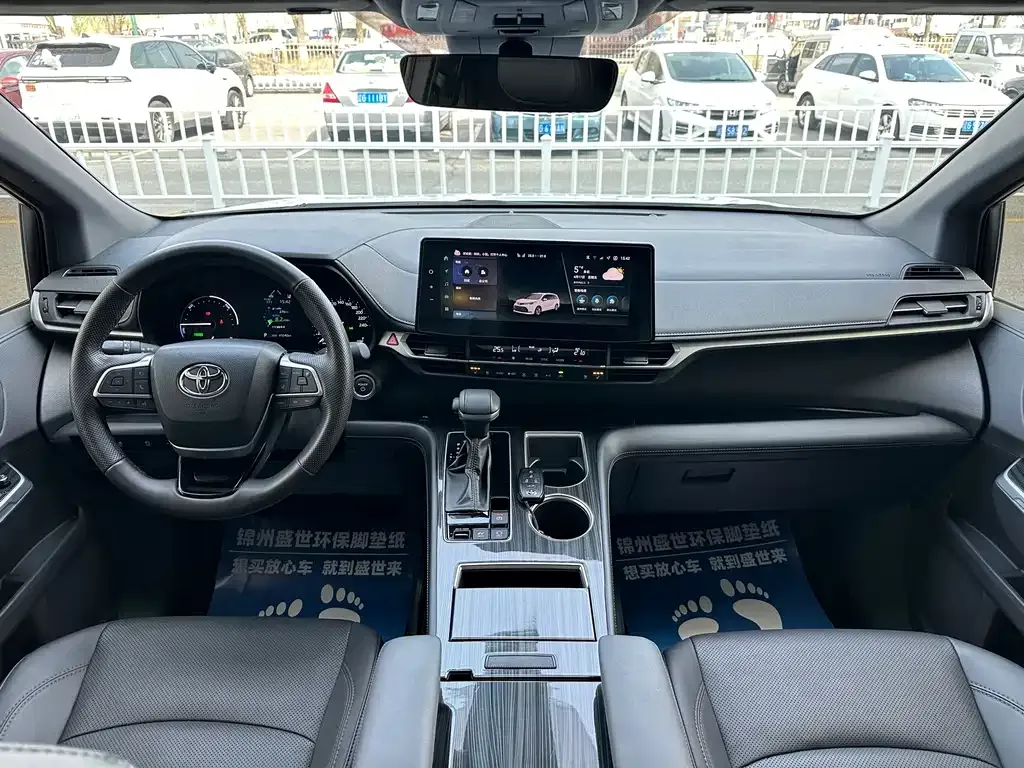 Toyota Sienna — фото 6