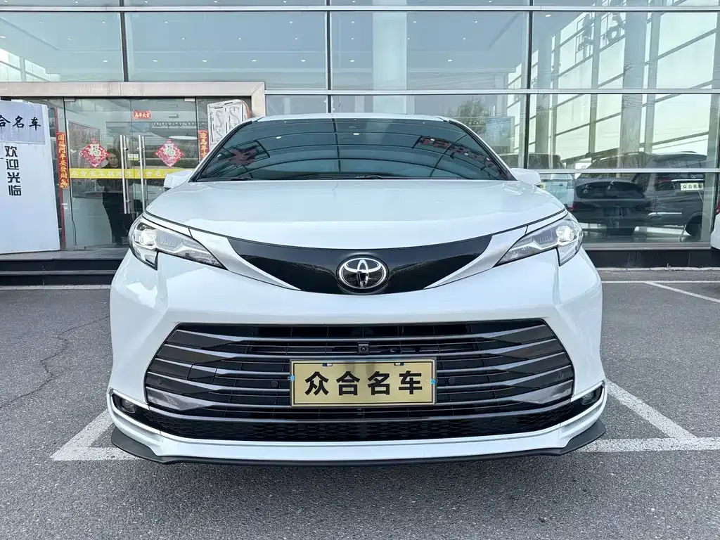 Toyota Sienna — фото 10