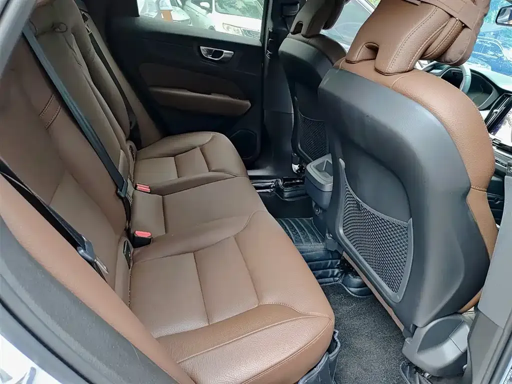 Volvo XC60 2024 из CN, фото 9
