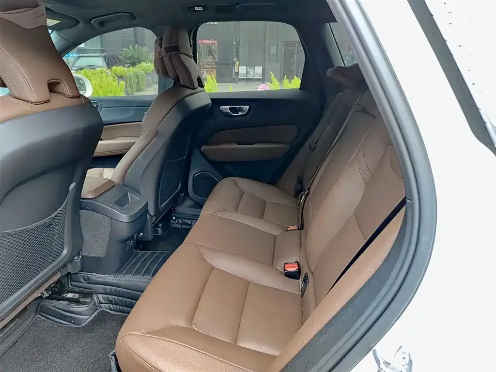 Volvo XC60 2024 из CN, фото 3