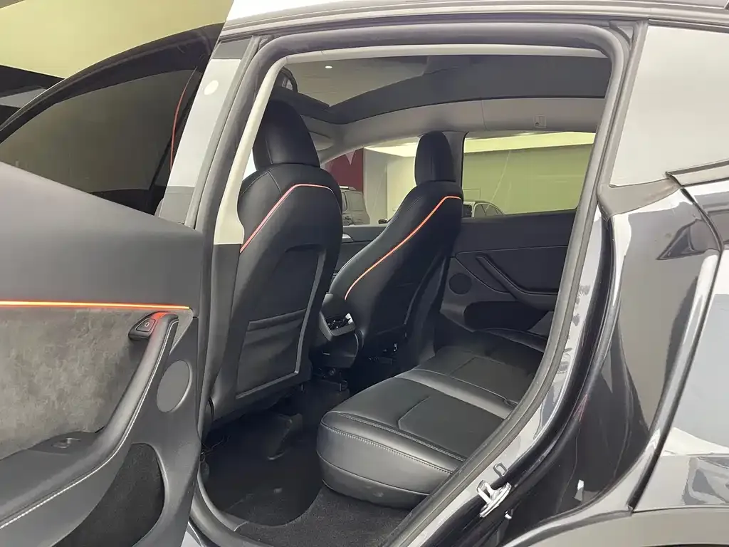 Tesla Model Y — фото 5