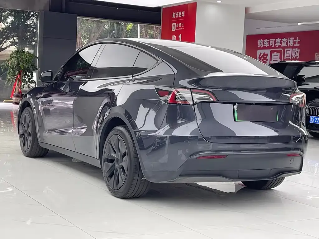 Tesla Model Y — фото 4