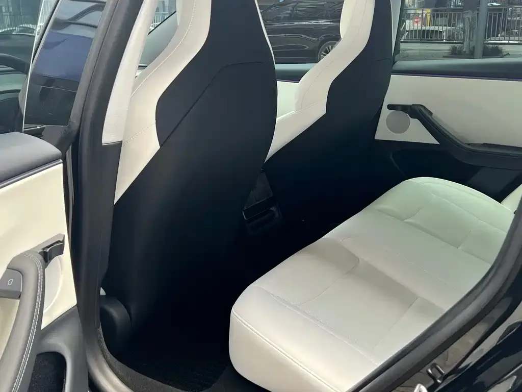 Tesla Model 3 — фото 4