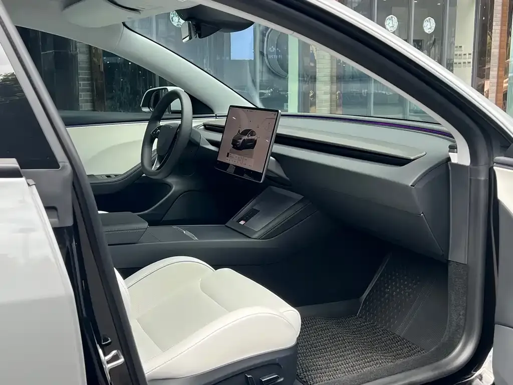 Tesla Model 3 — фото 10