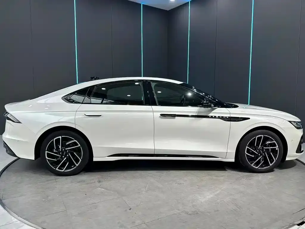 Lincoln Z 2023 из CN, фото 7